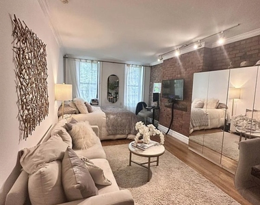 237 West 10th Street - Photo Thumbnail 7