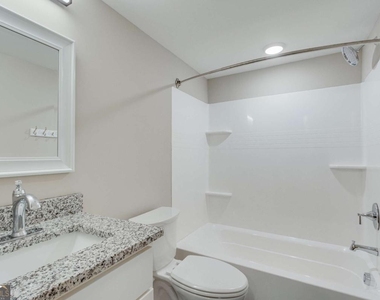 710 Jesse Jewell Parkway Se - Photo Thumbnail 10