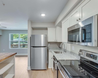 710 Jesse Jewell Parkway Se - Photo Thumbnail 8
