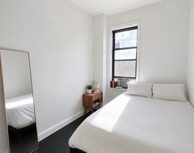 132 St Marks Place - Photo Thumbnail 2