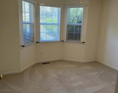 72 Victorian Circle - Photo Thumbnail 5