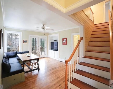 482 Highland Avenue - Photo Thumbnail 8