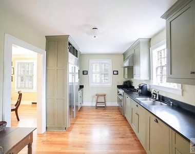 482 Highland Avenue - Photo Thumbnail 3