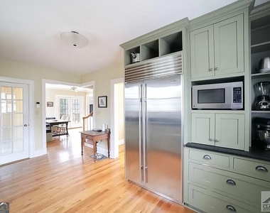 482 Highland Avenue - Photo Thumbnail 4