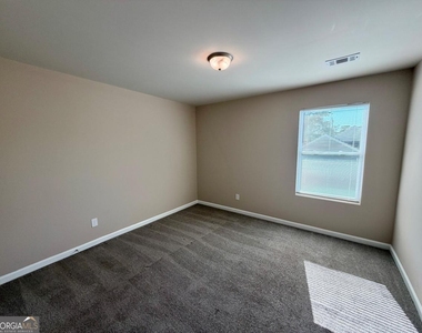 126 W Lexington Avenue - Photo Thumbnail 4