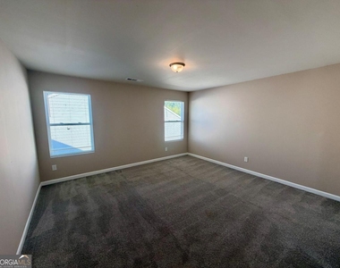 126 W Lexington Avenue - Photo Thumbnail 7