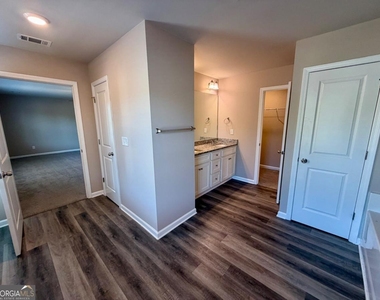 126 W Lexington Avenue - Photo Thumbnail 13