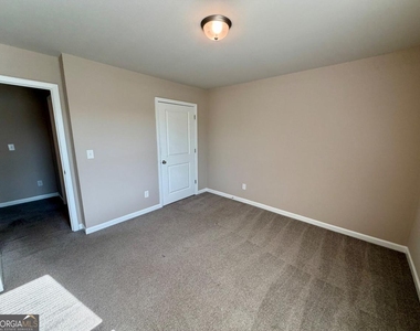 126 W Lexington Avenue - Photo Thumbnail 5