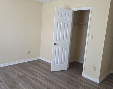 2120 Fieldstone View Court Se - Photo Thumbnail 7