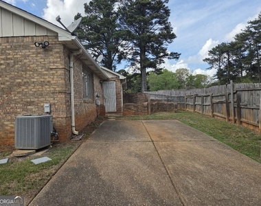 2120 Fieldstone View Court Se - Photo Thumbnail 10