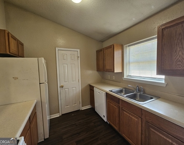 107 Lively Oaks - Photo Thumbnail 1