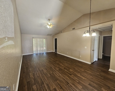 107 Lively Oaks - Photo Thumbnail 6