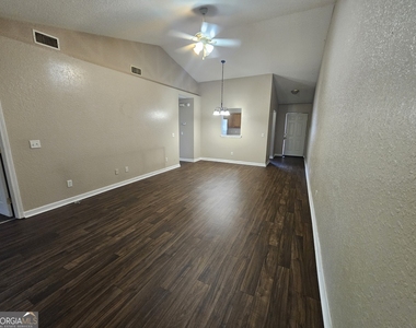 107 Lively Oaks - Photo Thumbnail 8