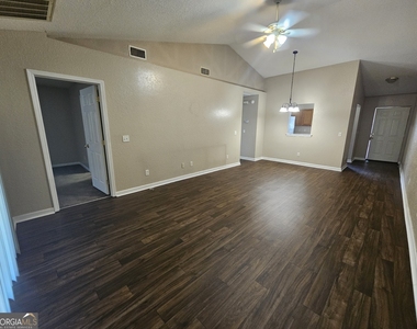 107 Lively Oaks - Photo Thumbnail 9