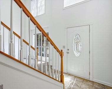 640 Suwanee Lakes Circle - Photo Thumbnail 2