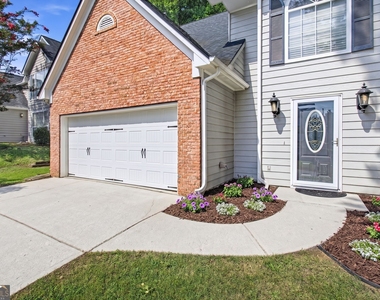 640 Suwanee Lakes Circle - Photo Thumbnail 1