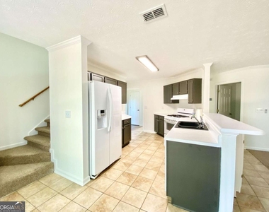 640 Suwanee Lakes Circle - Photo Thumbnail 9
