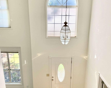 640 Suwanee Lakes Circle - Photo Thumbnail 2
