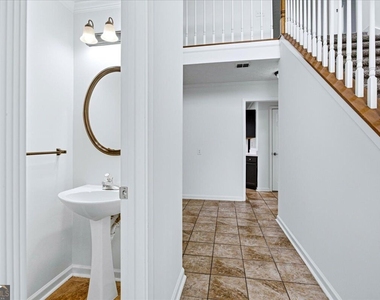 640 Suwanee Lakes Circle - Photo Thumbnail 3