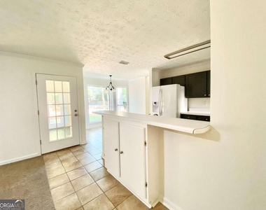 640 Suwanee Lakes Circle - Photo Thumbnail 5