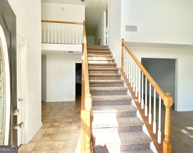 640 Suwanee Lakes Circle - Photo Thumbnail 1