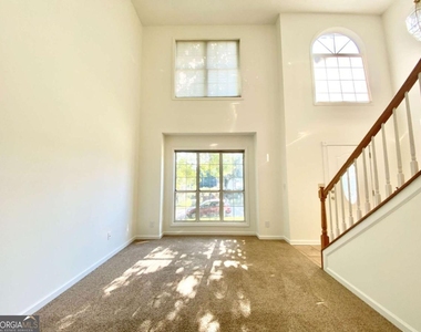 640 Suwanee Lakes Circle - Photo Thumbnail 4
