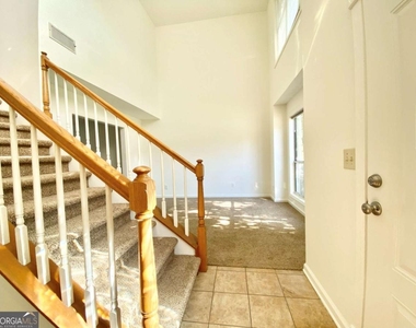 640 Suwanee Lakes Circle - Photo Thumbnail 3
