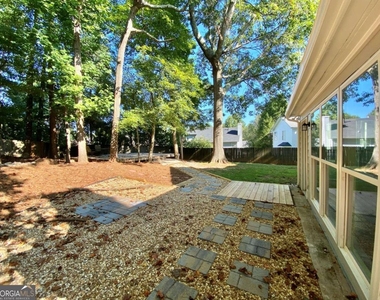 640 Suwanee Lakes Circle - Photo Thumbnail 19