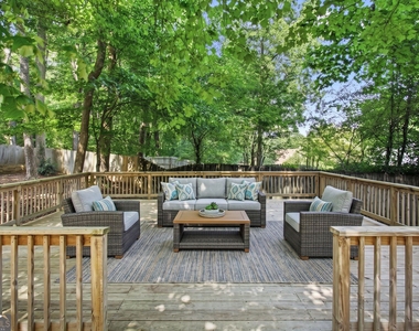 640 Suwanee Lakes Circle - Photo Thumbnail 20
