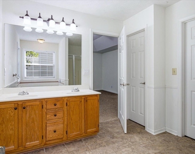 640 Suwanee Lakes Circle - Photo Thumbnail 12