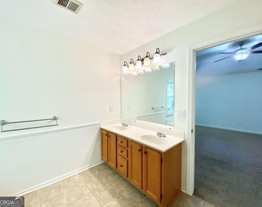 640 Suwanee Lakes Circle - Photo Thumbnail 12