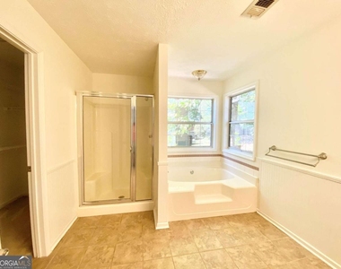 640 Suwanee Lakes Circle - Photo Thumbnail 13