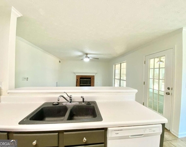 640 Suwanee Lakes Circle - Photo Thumbnail 8