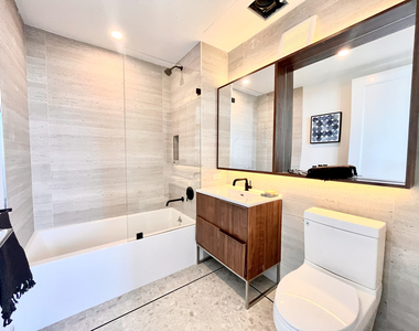 366 Bond Street - Photo Thumbnail 8
