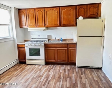547 Harding Avenue - Photo Thumbnail 2