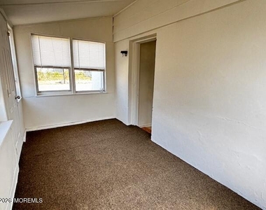 547 Harding Avenue - Photo Thumbnail 10