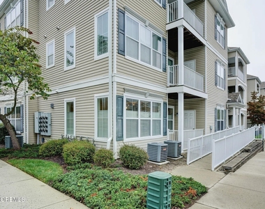 631 Sloan Court - Photo Thumbnail 7