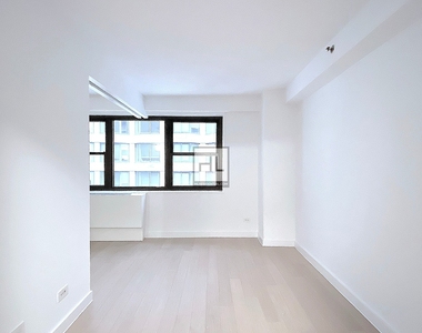 East 39th Street - Photo Thumbnail 3