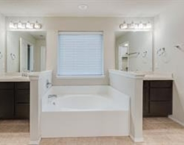 8208 Pine Meadows Drive - Photo Thumbnail 15