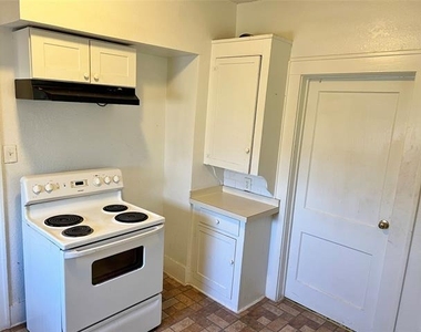 607 Woodbine Avenue - Photo Thumbnail 3