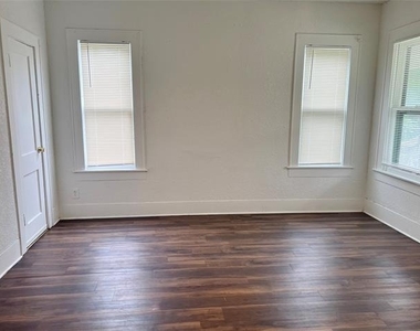 607 Woodbine Avenue - Photo Thumbnail 2