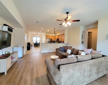 4805 Prairie Aster Drive - Photo Thumbnail 2
