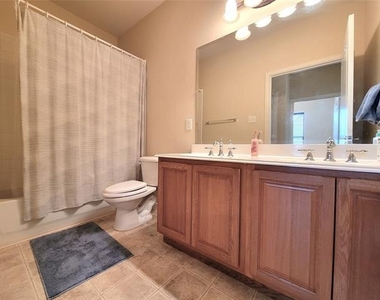 4805 Prairie Aster Drive - Photo Thumbnail 6
