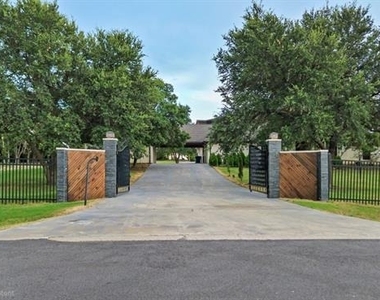 3212 Preston Hills Circle - Photo Thumbnail 5