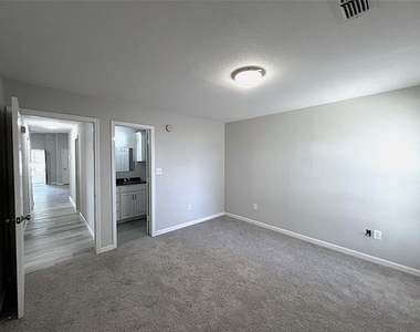 902 Mack Place - Photo Thumbnail 8