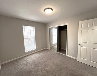 902 Mack Place - Photo Thumbnail 5