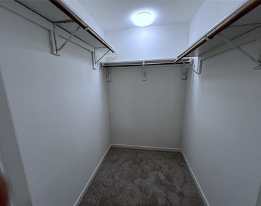 902 Mack Place - Photo Thumbnail 7
