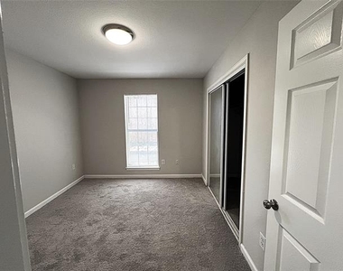 902 Mack Place - Photo Thumbnail 4