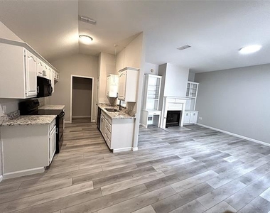902 Mack Place - Photo Thumbnail 2