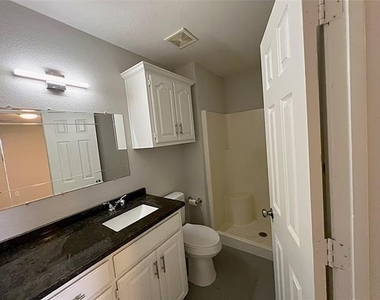 902 Mack Place - Photo Thumbnail 6